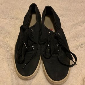 Women’s size 11 black pro keds